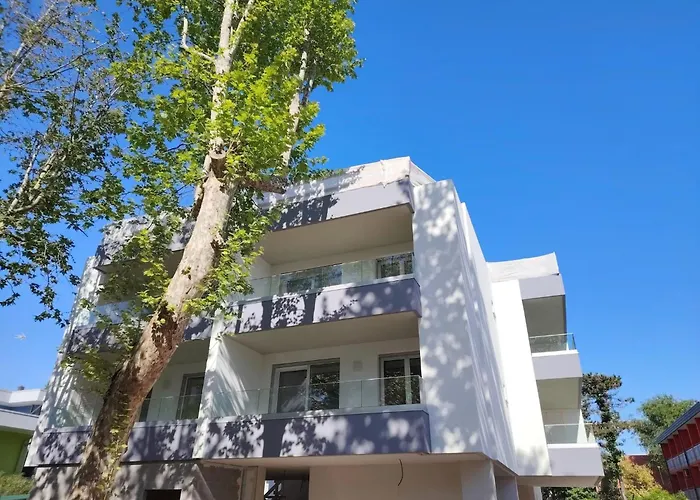 Super Modern Flat With Large Balcony In Apartment